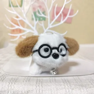 Schattige puppy pluche knuffel met bril en bel sleutelhanger, trendy rugzak hanger accessoire.