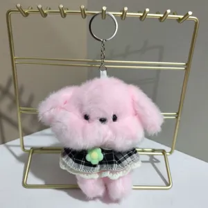 Süßer rosa Plüsch Hund Schlüsselanhänger mit Karorock und Blüte, flauschiger Taschenanhänger.