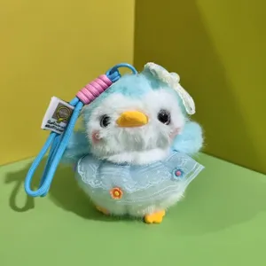 Delizioso portachiavi pinguino in peluche con abito di pizzo blu e cinghia per borse.