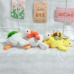 Niedliche Plüsch weiße Gans und Küken Puppen Schlüsselanhänger mit Schildkröte Karotte Biene.