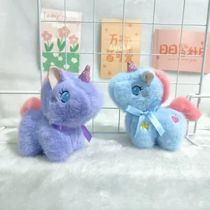 Simpatico unicorno peluche ciondolo bambola portachiavi giocattolo decorazione dettaglio.