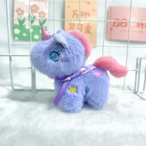 Simpatico ciondolo in peluche unicorno viola per borse e chiavi, morbida bambola di stoffa.