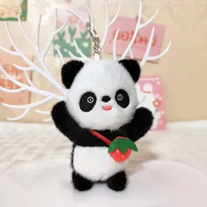 Süßer Panda Plüschtier Schlüsselanhänger mit Erdbeertasche, weiches Stofftier Rucksack Anhänger