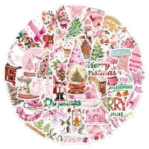 Detailweergave van roze kerststickerset met verschillende schattige feestelijke ontwerpen.