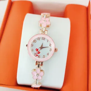 Women fashion quartz watch with pink flower chain strap and white dial. Elegant gift choice.