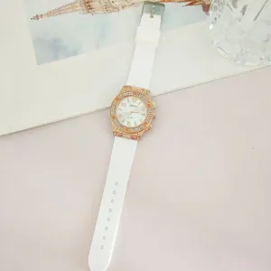 Montre à quartz tendance avec bracelet en silicone blanc et lunette strass or rose quotidienne