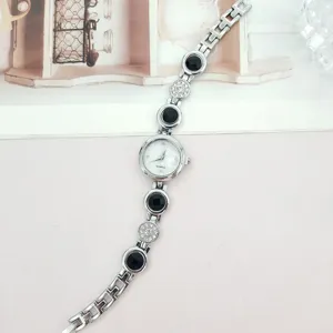 Silberfarbene Damen Quarz Uhr mit schwarzen runden Steinen und Strass Armband Armbanduhr
