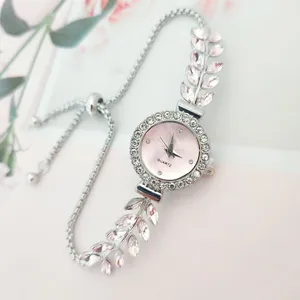 Modieuze Legering Blad Strass Armband Horloge Voor Dames Luxe Analoog Quartz Horloge Elegante Kristallen Polshorloge Verstelbare Trekkoord Sluiting Dagelijks Feest Sieraden Cadeau