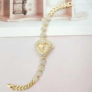 Elegante vrouwen goud hart quartz horloge met sprankelende strass armband mode luxe horloge
