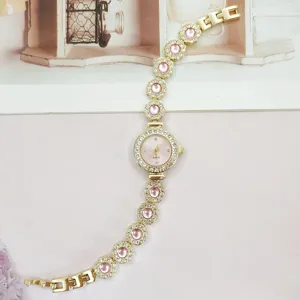 Elegante Damen Quarz Armbanduhr mit rosa Strass Blumen Design Luxus Gold Handgelenk Uhr