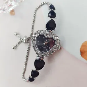 Elegante Damen Strass Herz Quarz Uhr mit verstellbarem Armband und modischem Design