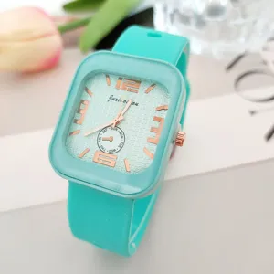 Montre à quartz carrée tendance en silicone pour hommes et femmes avec un bracelet turquoise.