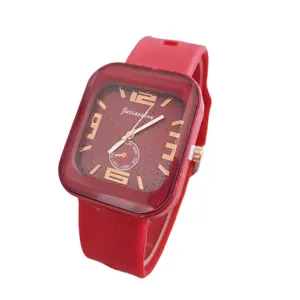 Montre à quartz en silicone carrée rouge pour hommes femmes, détail de montre couple étudiant.