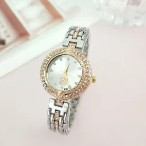 Elegante Damen Strass Quarz-Armbanduhr mit Metallarmband und schickem Zifferblatt Detail.