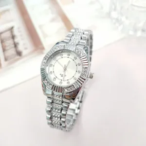 Silberne Strass Quarzuhr für Herren, elegantes Edelstahlband Business Armbanduhr.