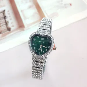 Herzförmige Strass-Damenquarzuhr mit grünem Zifferblatt und glitzerndem Diamantarmband.