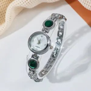 Elegante Damen Quarzuhr mit grünem Stein und Strass, stilvolle Armbanduhr für Damen.