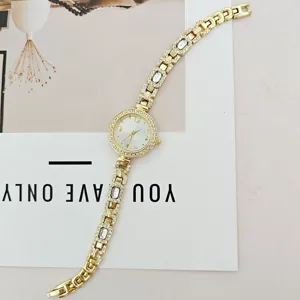 Elegante goldene Strass Damen Quarzurhr mit glitzerndem Kristall Armband für den Alltag.