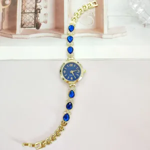 Goldfarbene Damen Quarzarmbanduhr mit blauen Tropfensteinen und Strass Armband Uhr