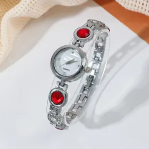 Elegante silberne Quarzuhr fuer Damen mit roten Steinen und glaenzendem Kristall Armband Design.