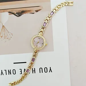 Damen Gold Strass Quarz Uhr mit elegantem lila Kristall Armband und Zifferblatt