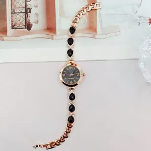 Elegante Damen Quarzuhr mit schwarzen Tropfen Strasssteinen und Roségold Armband.