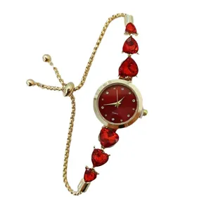 Damen Quarzuhr mit roten Herz Kristallen, verstellbare goldene Schiebe-Kettenarmband.