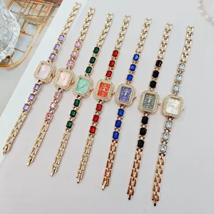 Orologio da donna al quarzo quadrato con strass di lusso e dettagli bracciale gemme.