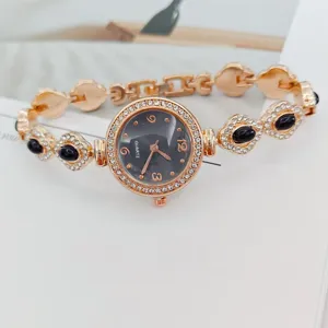 Elegante Roségold Damenuhr Quarzuhr mit Strasslünette und schwarzem Stein Armband.