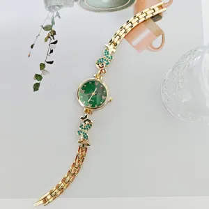 Damen Quarzuhr mit grünem Zifferblatt Strass Schmetterling Anhänger gold Armbanduhr Schmuck.