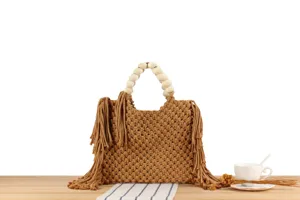 Handgefertigte Baumwollseil geflochtene Handtasche mit Holzperlengriff und Fransen.
