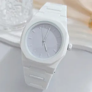 Witte minimalistische quartz horloge met achthoekige bezel casual mode voor koppels stijl