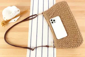 Sac à bandoulière tressé en paille pour femme, style décontracté pour les vacances et le travail.