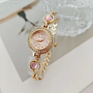 Orologio donna al quarzo con quadrante rosa lunetta strass e bracciale cristalli cuore chic.