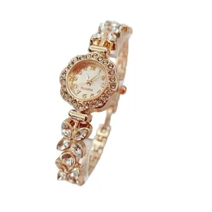 Roségold Strass Damen Quarzuhr mit filigranem Blumen und Kristall Armband Design.
