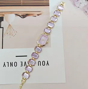 Luxus lila Kristall Armbanduhr mit Quarzwerk für Damen, elegante quadratische Modeuhr.