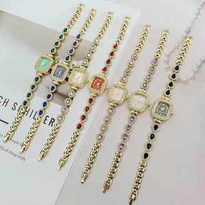 Elegante quadratische Quarzuhr mit bunten Tropfensteinen und funkelndem Kristall-Armband.