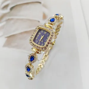 Elegante Damen Quarzuhr mit rechteckigem Strass-Zifferblatt und blauem Kristallarmband.