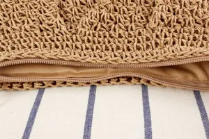 Sac en paille tressée fait main détail fermeture éclair gros plan texture doublure