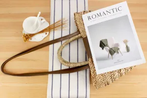 Borsa a tracolla in paglia intrecciata con manici in pelle PU, stile vacanza casual da donna.