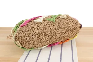 Borsa a tracolla intrecciata a mano a forma di hot dog novità per donne vacanza casual al mare