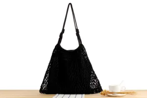 Handgemaakte katoenen touw mesh schoudertas, casual gehaakte shopper voor strand.