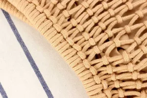 Close-up detail van geweven katoenen touwtas textuur met fijn vakmanschap en mooi maasdesign.