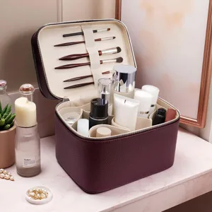 Dubbellaagse PU lederen cosmetische tas grote capaciteit met kwastenhouder opbergdoos.