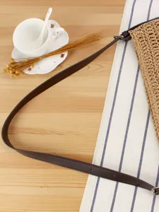 Sac bandoulière en paille tissée à la main avec lanière en cuir marron pour femmes été