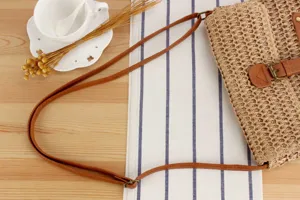 Woven straw crossbody bag for women, retro casual shoulder bag with PU leather strap.