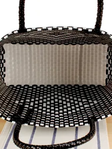 Cestino intrecciato in plastica nero e bianco, borsa mare casual, elegante borsa da donna