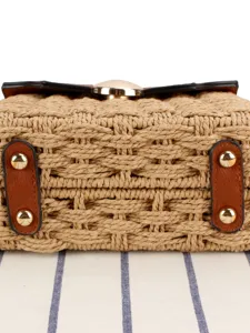 Geflochtene Stroh Umhängetasche Damen Sommer Strand Handtasche mit Lederdetails und Nieten