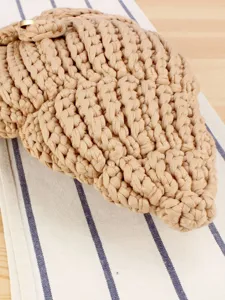Handmade woven crossbody handbag, casual beige knitted shoulder bag for women daily use.