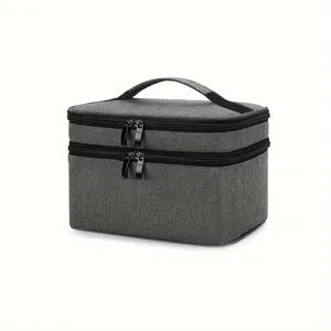 Gros plan détaillé du sac de rangement gris à double compartiment avec fermetures éclair.